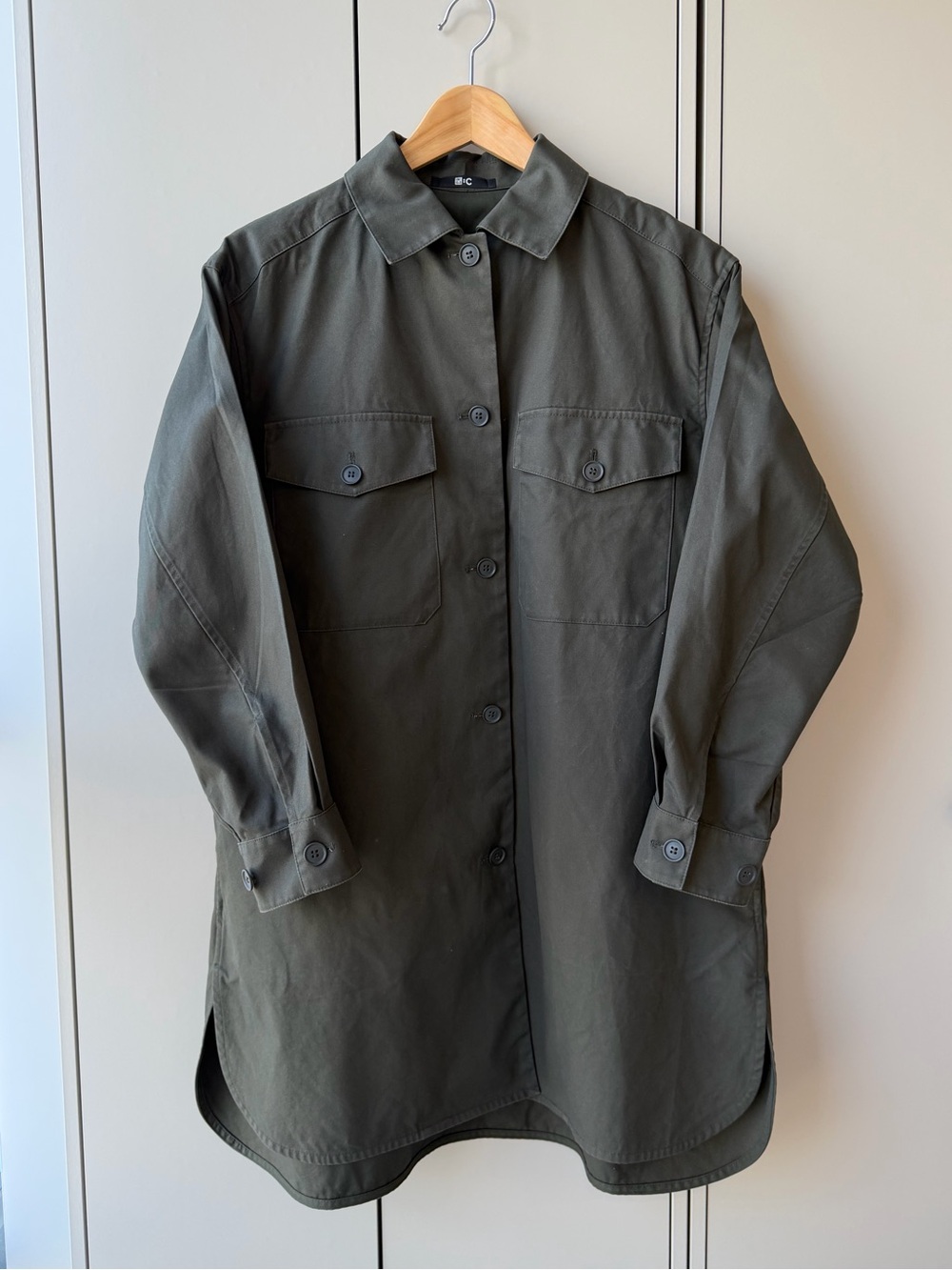 Uniqlo Woman’s Oversize Olive Green Button-Front Utility Shirt Jacket